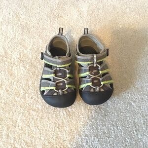 Keen sandals toddler size 7